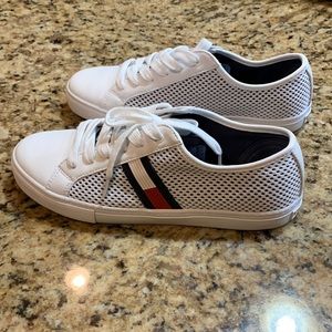 Tommy Hilfiger women white tennis shoes